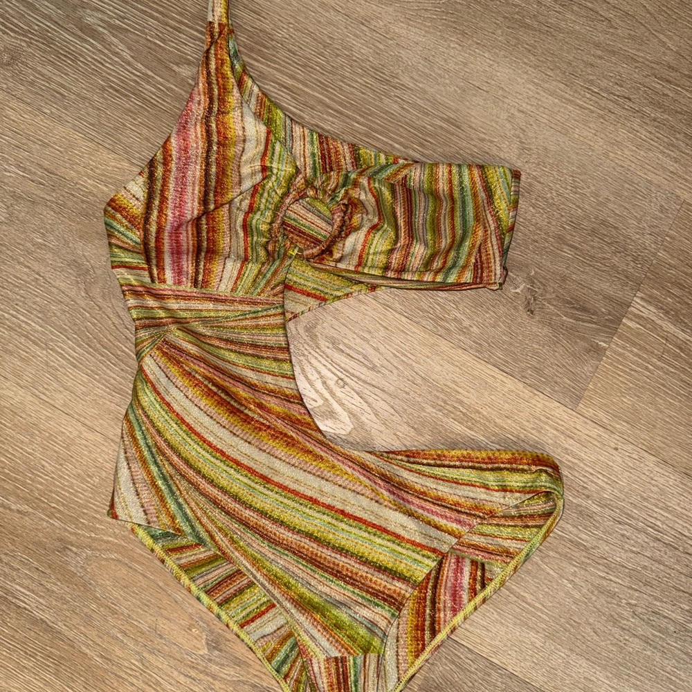 Frankie’s One-Shoulder bathing suit